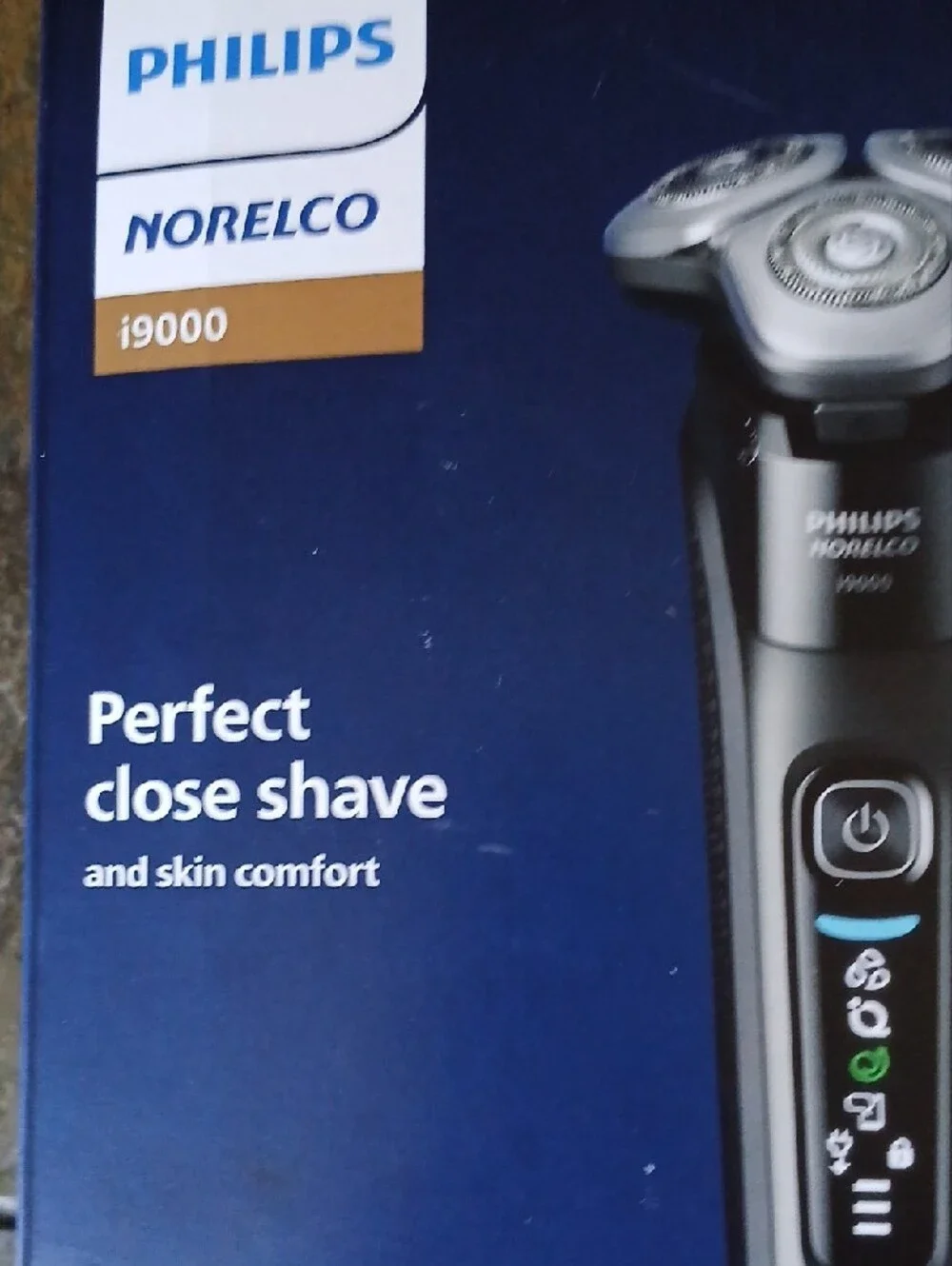 Philips Norelco i9000 Electric Shaver - Black and Silver